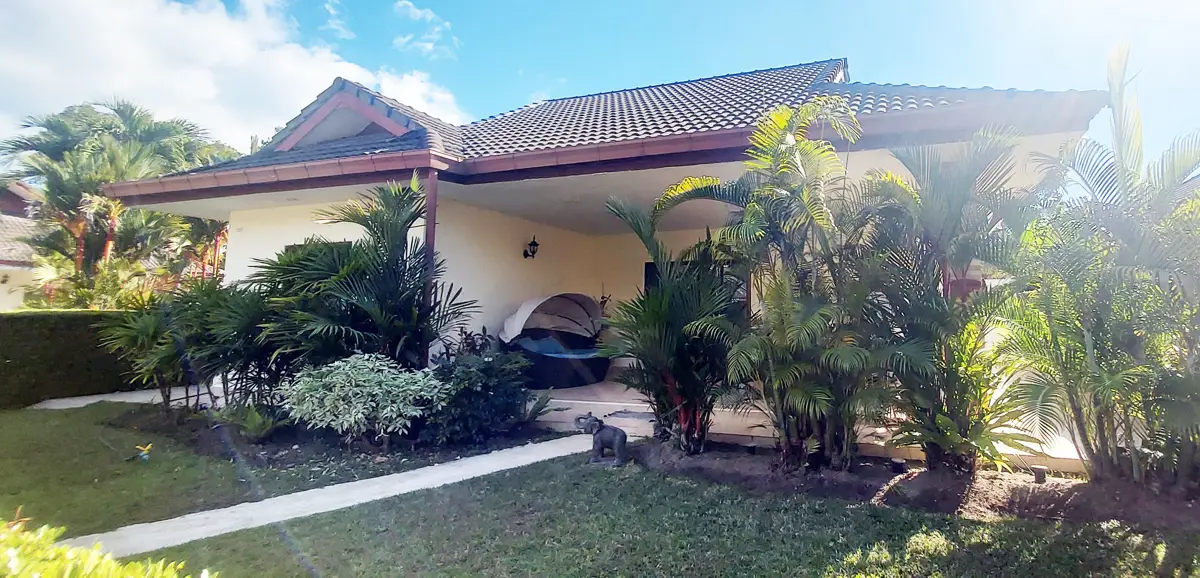 Villa with pool access in Garden Villas, Mae Phim, Rayong