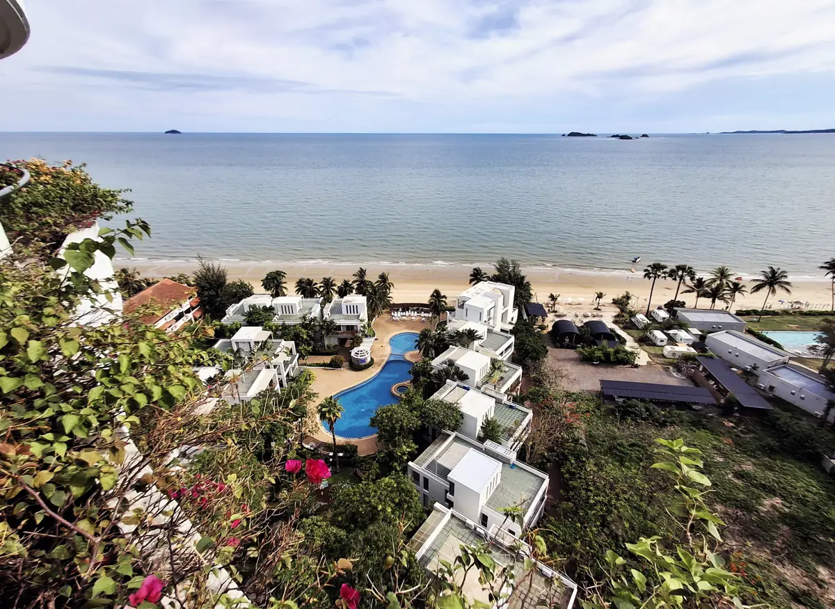 Condo with outstanding beach view and large pool area in Crystal Beach, Rayong