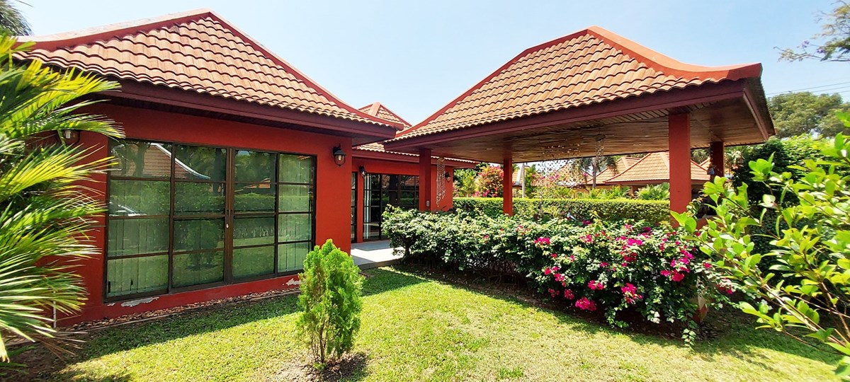Villa on corner plot in Bali Residence, Mae Phim, Rayong 