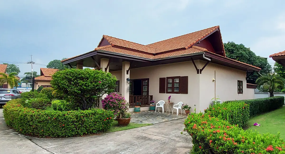 Villa in the small village of Tropical Residence in Bangsaen, Chonburi 