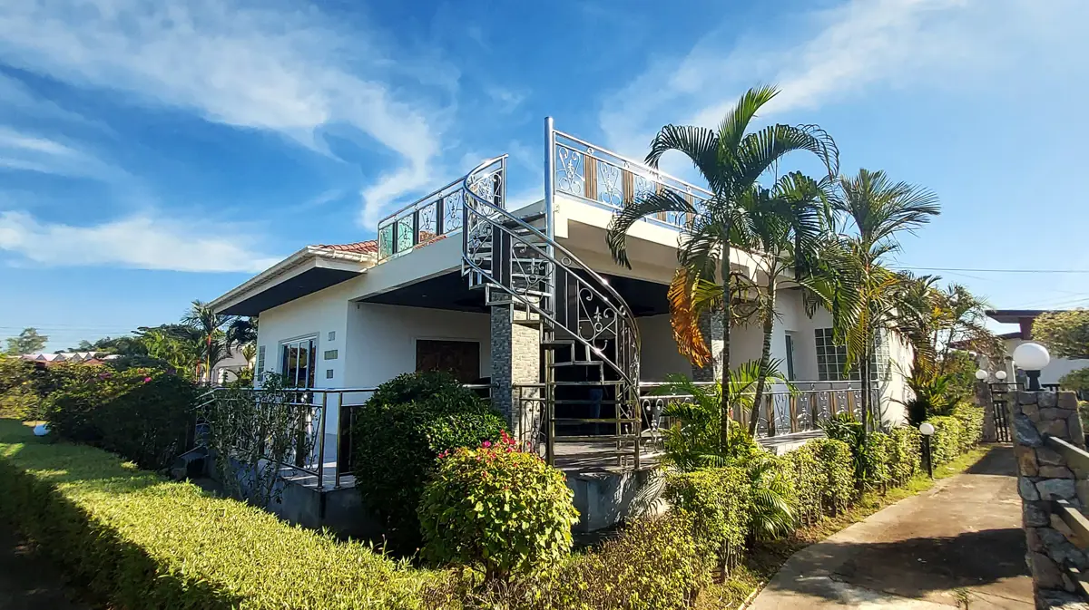 Luxurious villa with swimming pools and roof terrace in Chakphong, Rayong 