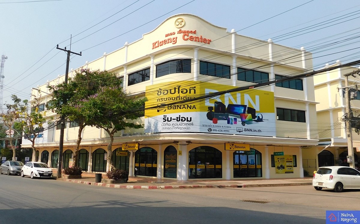 A store with a apartment or the entire Klaeng Center shopping center