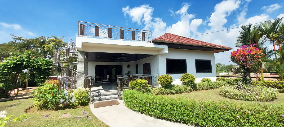 Luxurious villa with swimming pools and roof terrace in Chakphong, Rayong 
