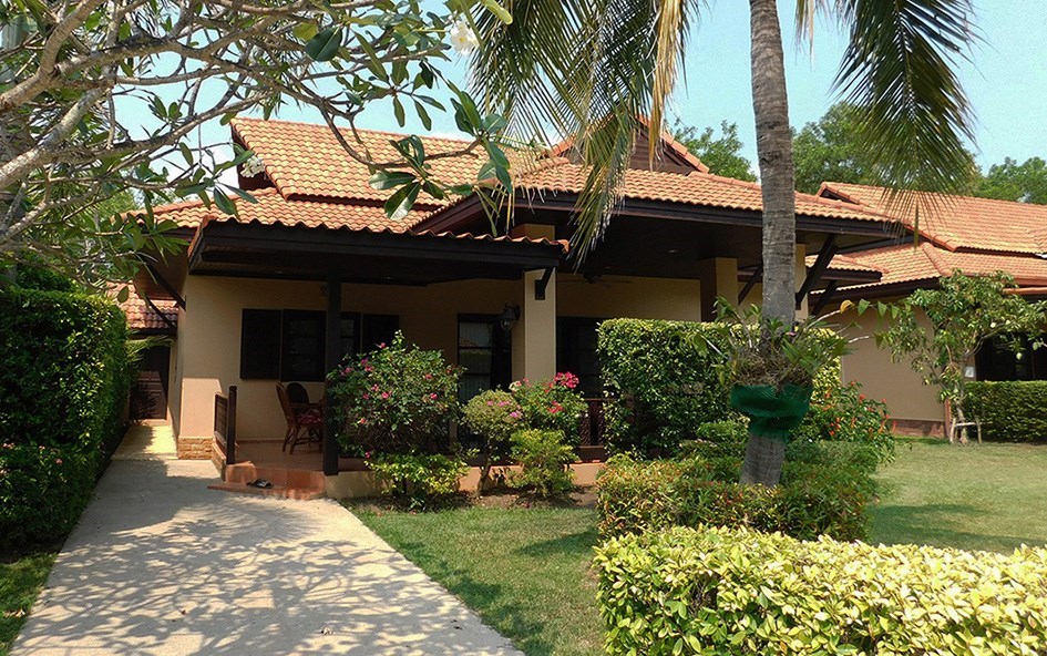 Villa in undisturbed location in well maintained Blue Mango