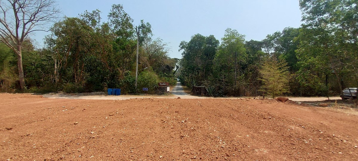Land for prime small development site in Mae Phim