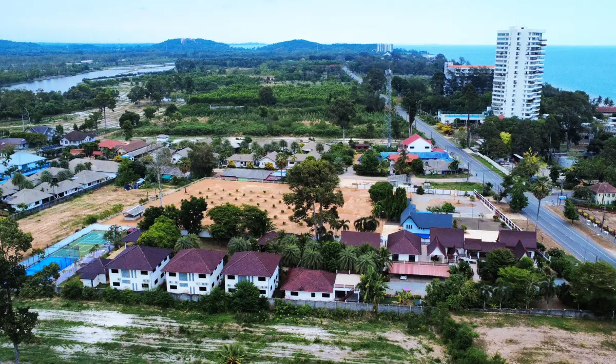 Luxurious and impressive Thai-style building complex for sale in Chakphong,  Rayong. 