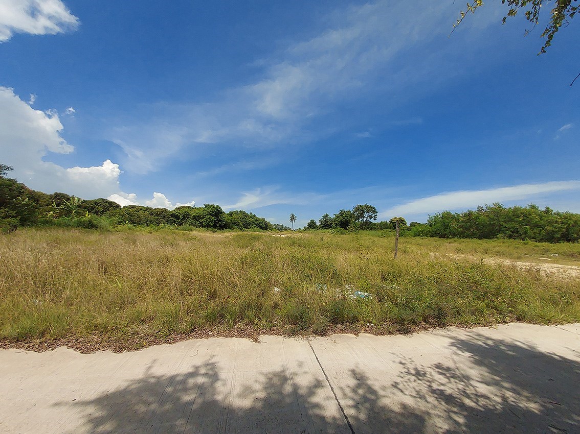 Land with subdivided plots in Ban Chang near U Tapao Airport and Phala Beach