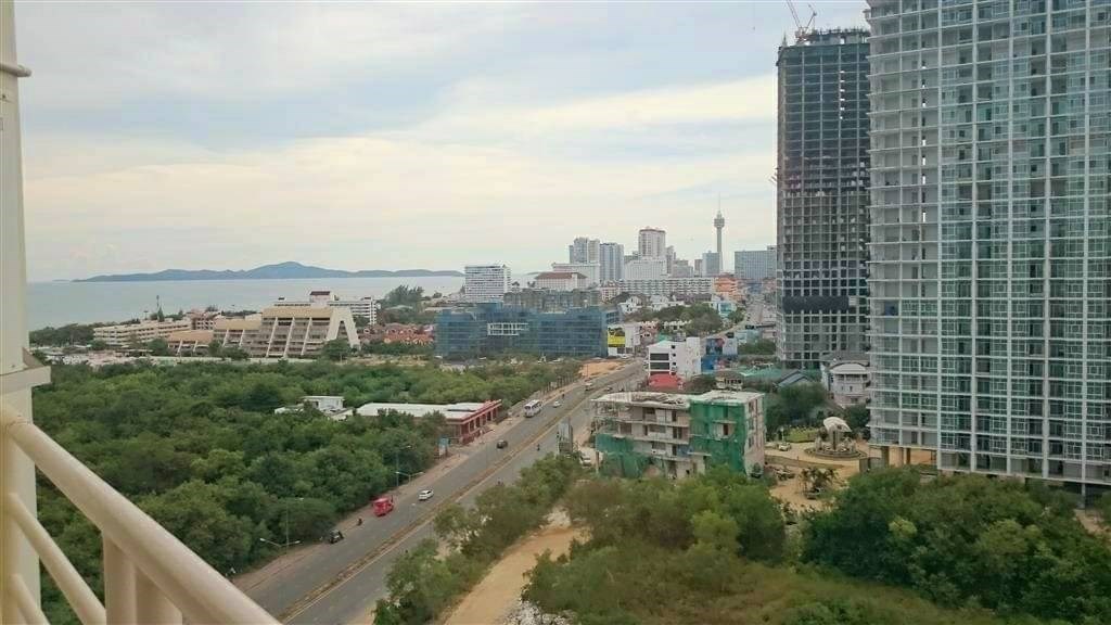 Jomtien Beach Condominium (Rimhad). 