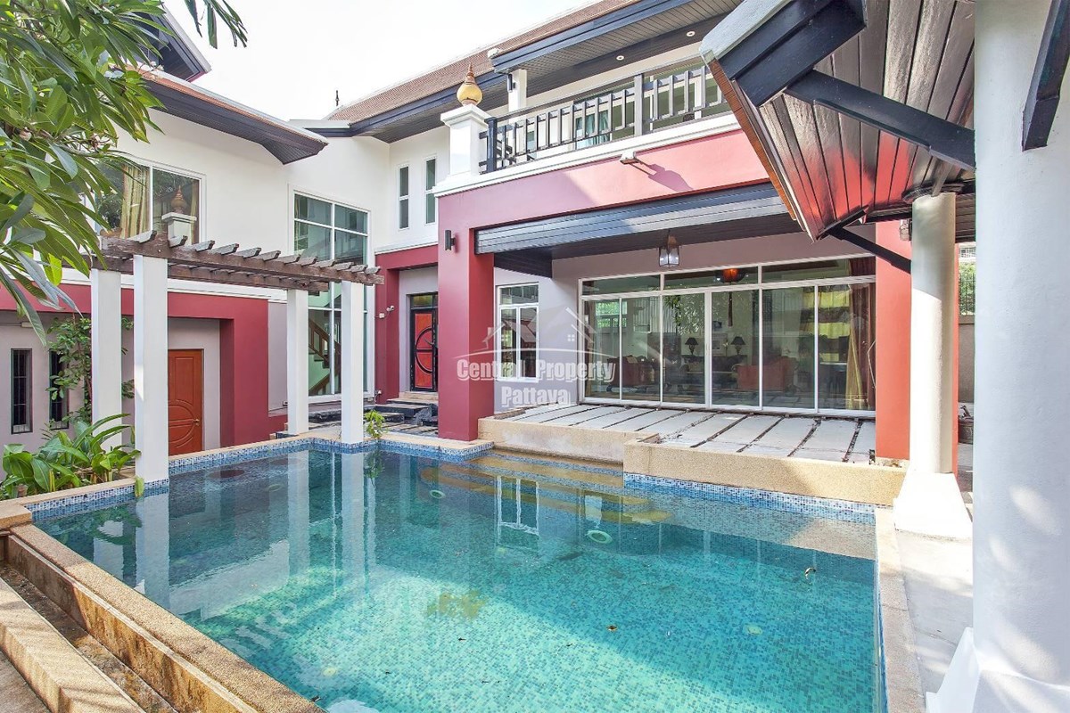 Fantastic 3 bed pool villa in Pratumnak Hill for a great price