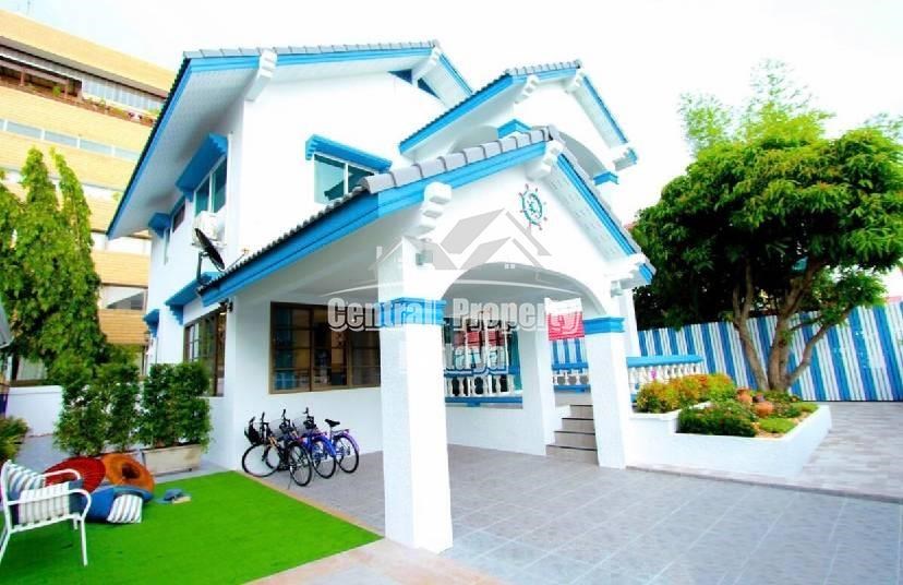 Beautiful 3 bed villa located directly at Jomtien Beach road