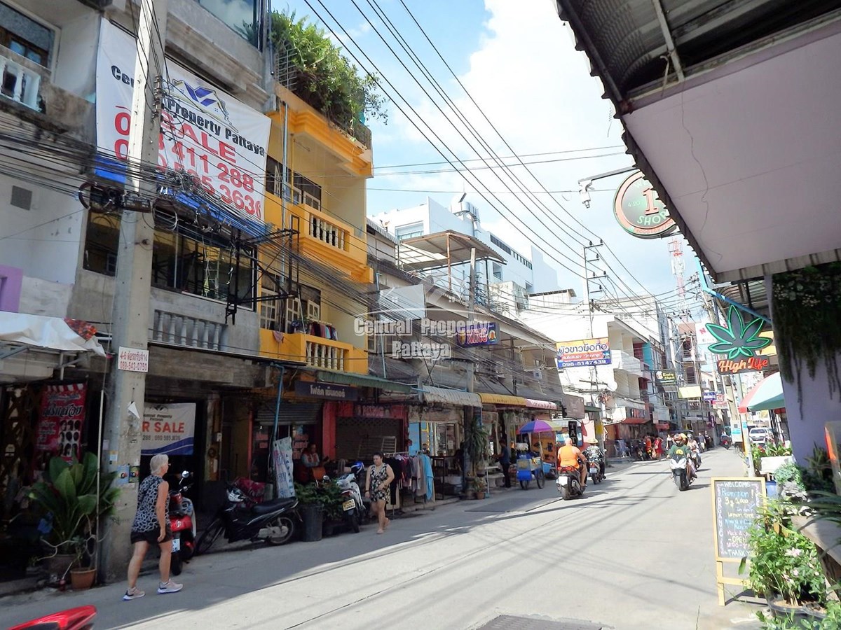 Prime commercial building for sale or rent in Pattaya's entertainment hub.