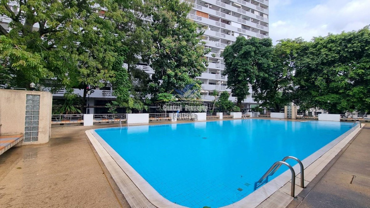 Yensabai Condotel Condo for Sale Near Walking Street in the Heart of Pattaya