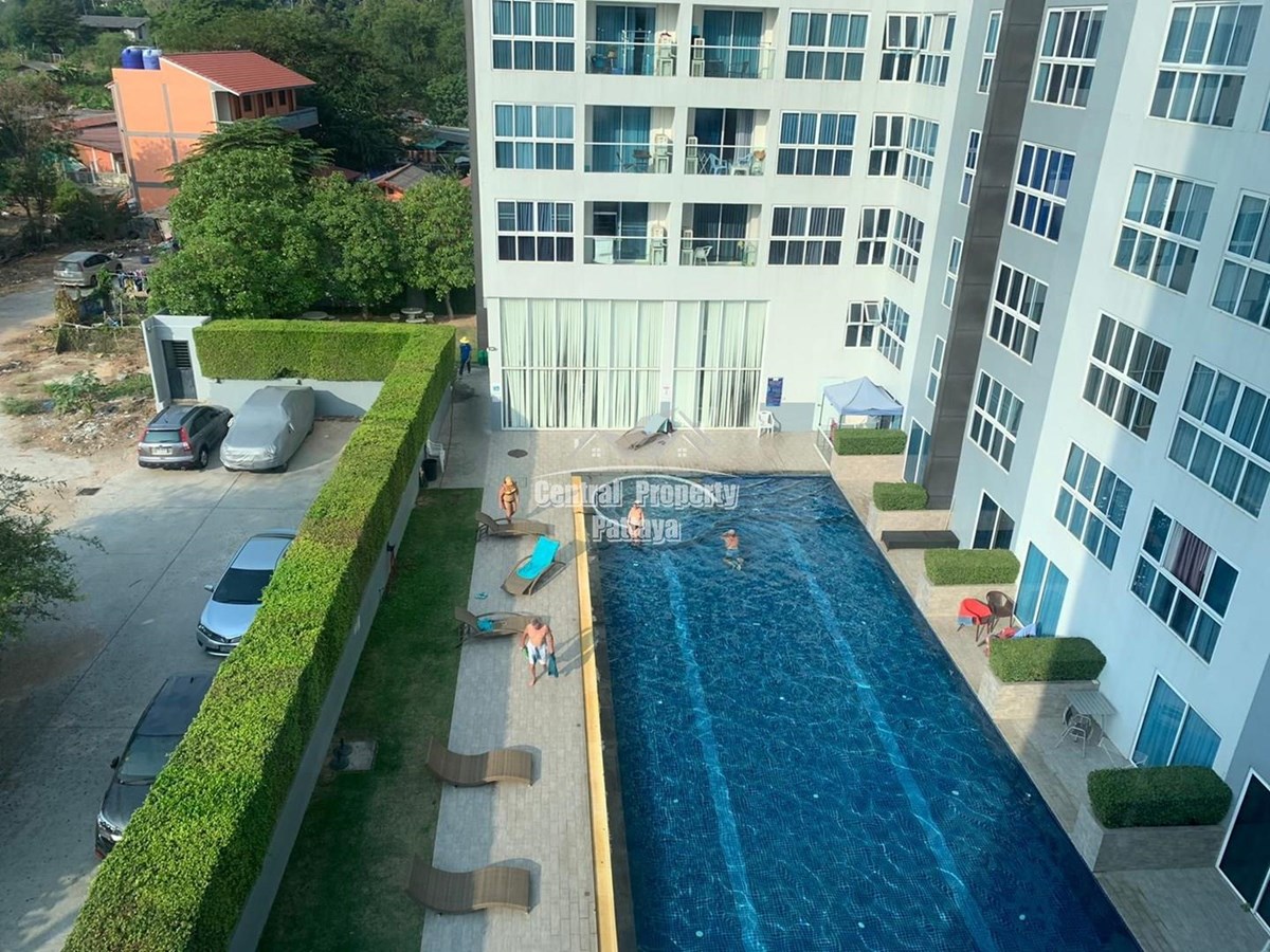 1 bedroom Pool view corner unit for sale in South Pattaya near walking street.