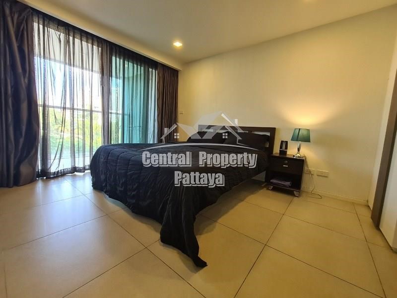 A large one Bedroom side Seaview Condo for sale in Na jomtien. 