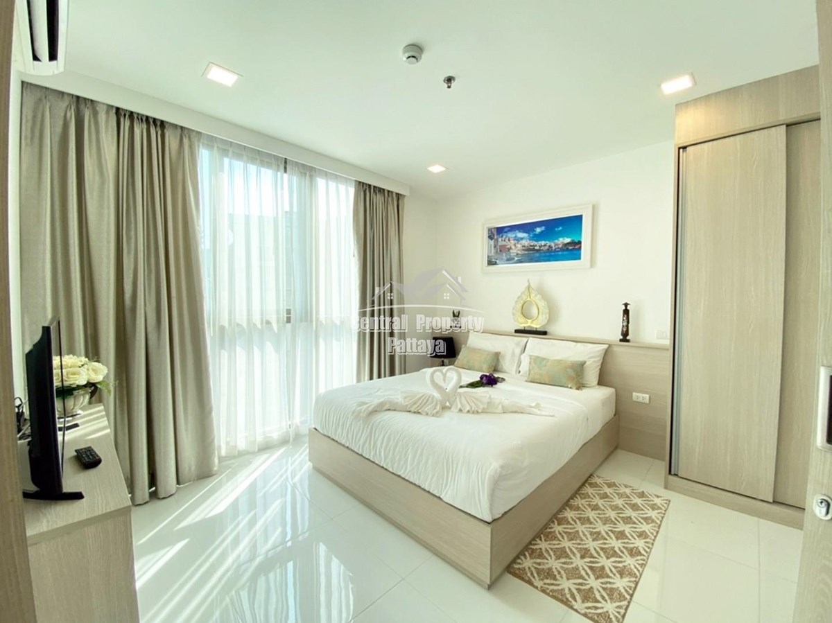A large one Bedroom pool view Condo for rent in Pratumnak.