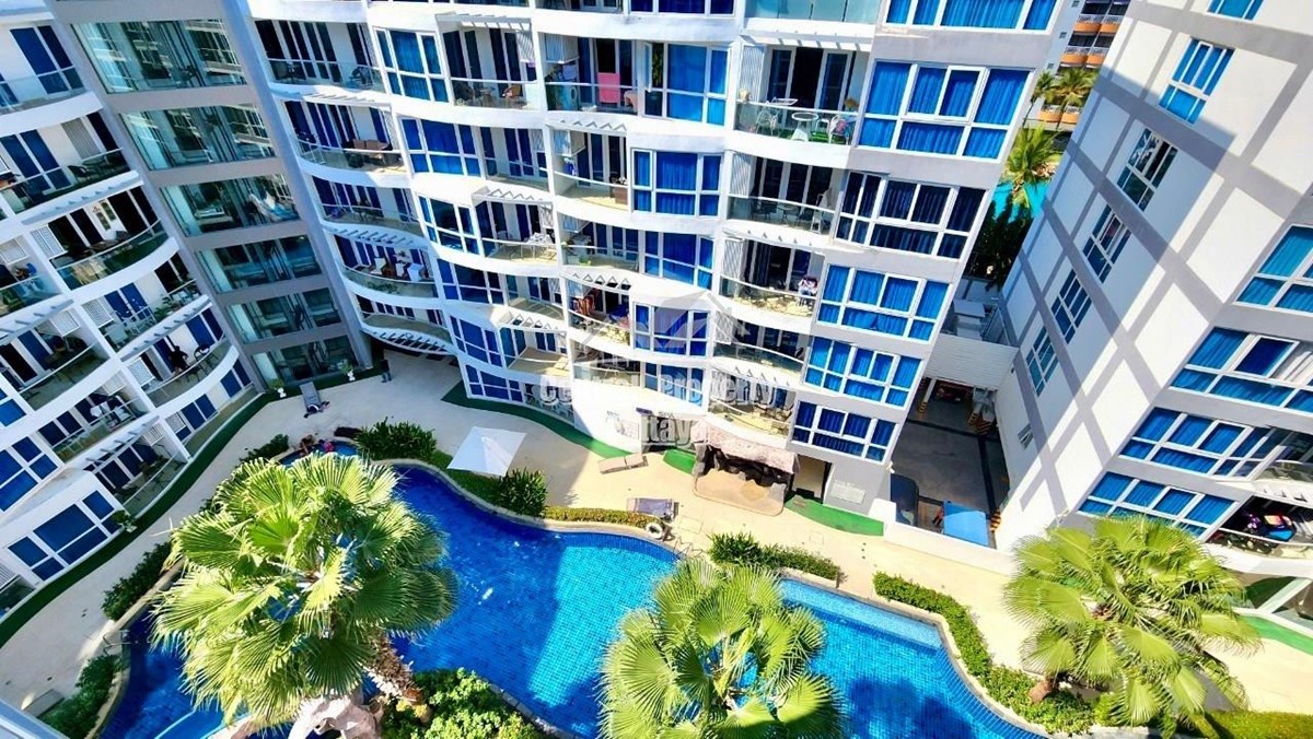 Beautiful, 2 bedroom, 2 bathroom for sale in Grand Avenue, central Pattaya.