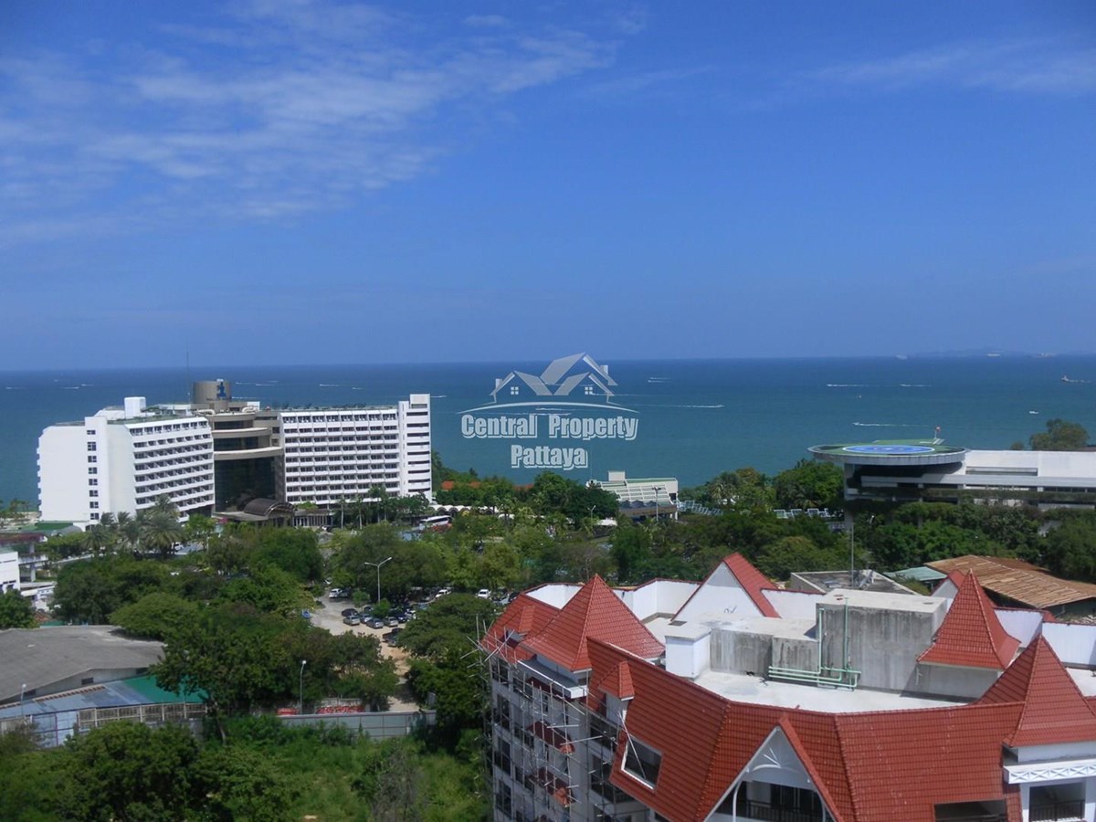  A high-rise condominium, is outstanding with an exclusive location in the Phra Tamnak Hill area for rent and sale