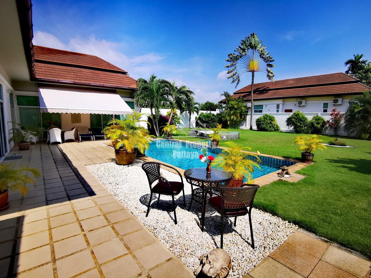 Beautiful newly renovated 3 bed pool villa with almost 1000 m2 of garden in East Pattaya