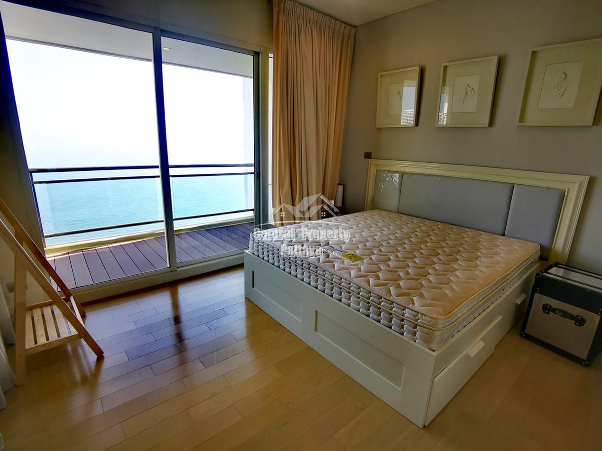Beautiful sea view duplex condo with 2 balconies and a garden with Jacuzzi 