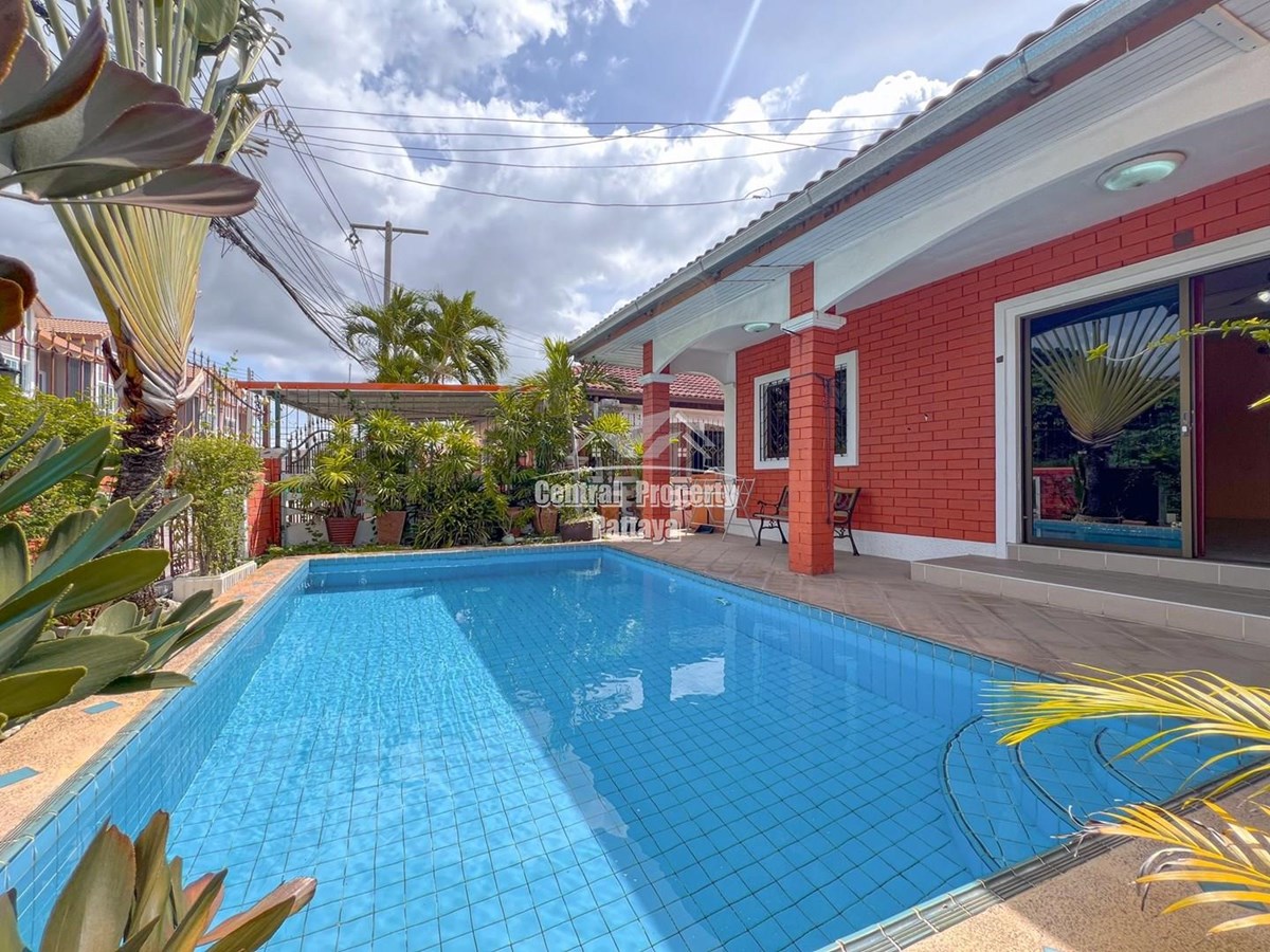 Spacious, 3 bedroom, 2 bathroom house for sale in Rattanakorn Village 5, East Pattaya.