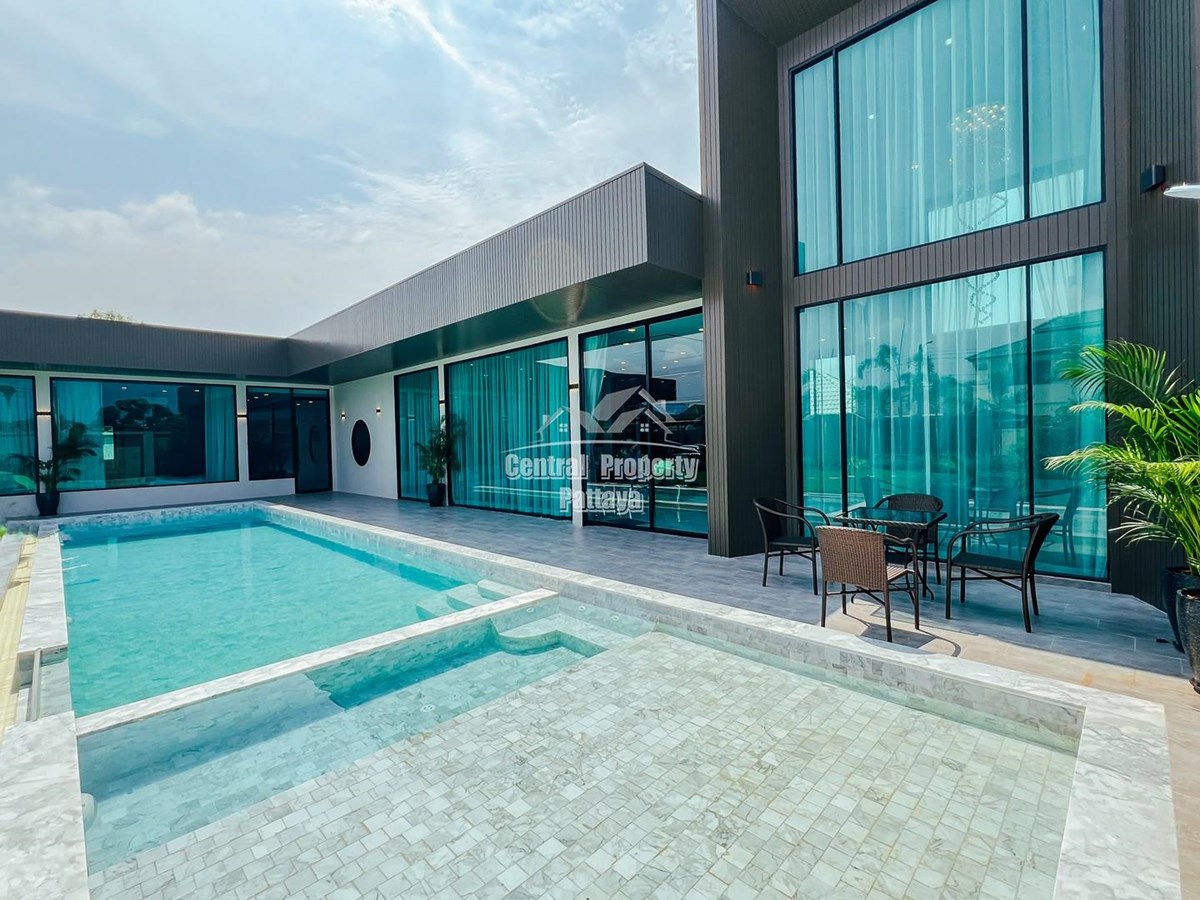 Exquisite Modern Large Pool Villa: Ideal Investment or as Family Home