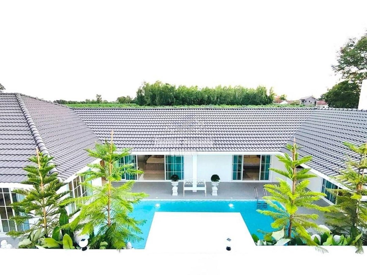 Large Modern Style 5 bed 6 bath Pool Villa, Lake Mapprachan, East Pattaya