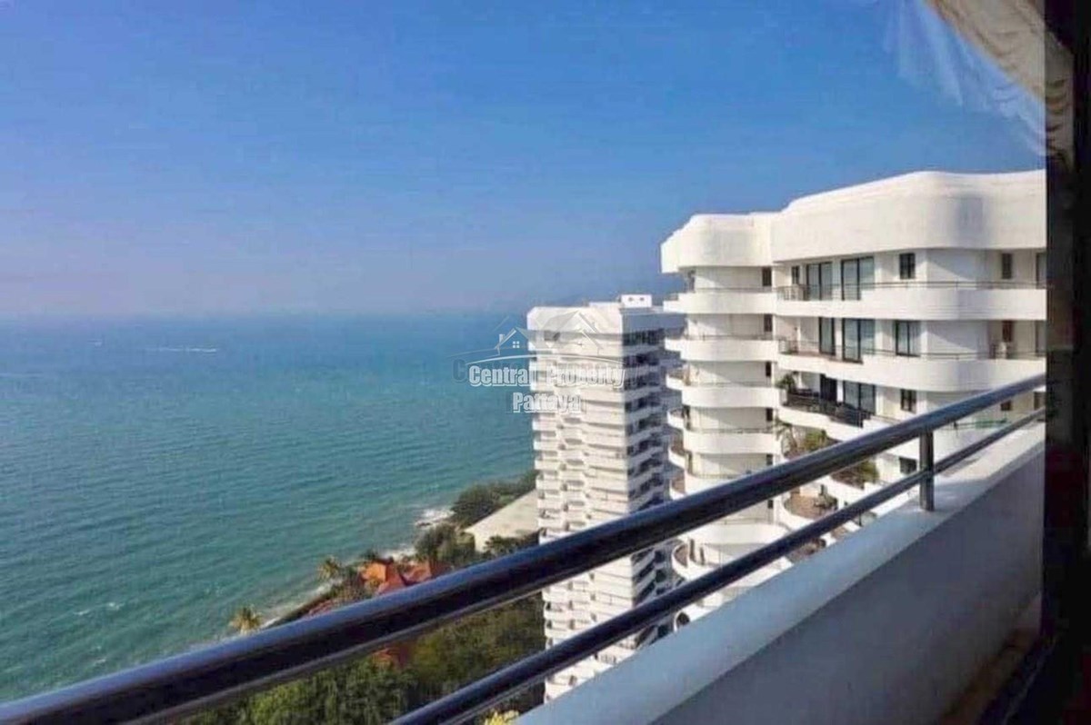 Luxurious 2-Bedroom Sea View Condo at Royal Cliff Garden, Pratumnak Hill