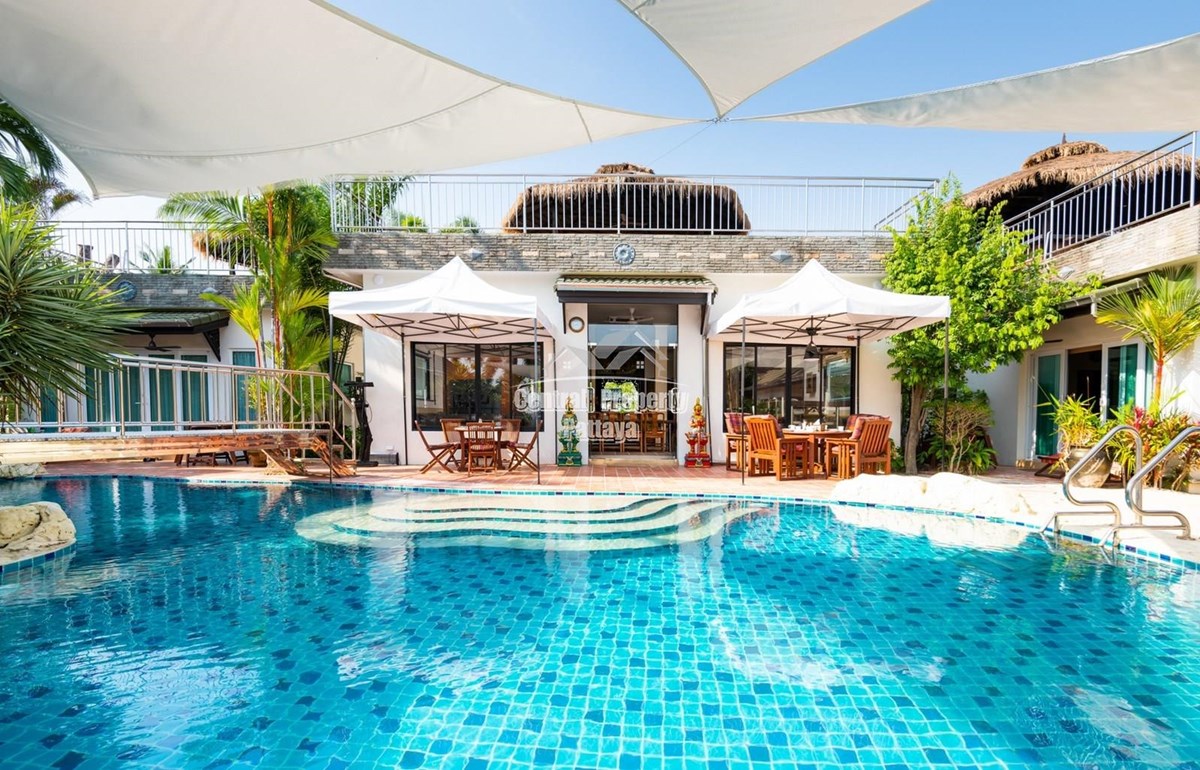 Large 7 Bedroom Luxury Villa For Sale In Pattaya! 