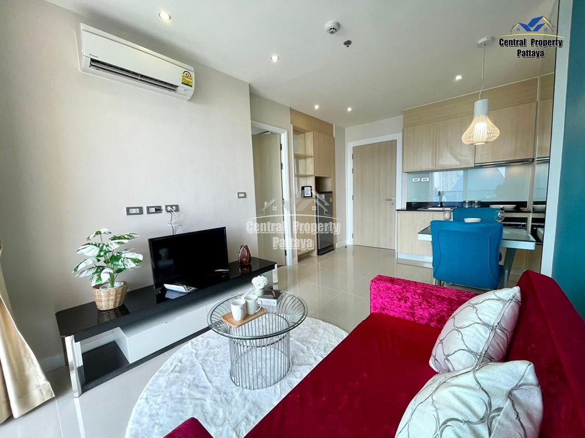 Direct from developer, newly built, modern, fully furnished 1 bedroom, 1 bathroom in central Jomtien.  