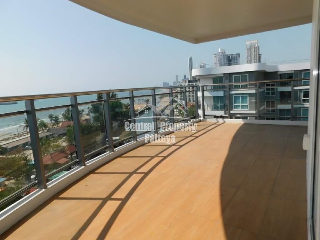 Spacious 2 bedroom, 1 bathroom corner unit for sale/rent in Na Jomtien in Foreign name.