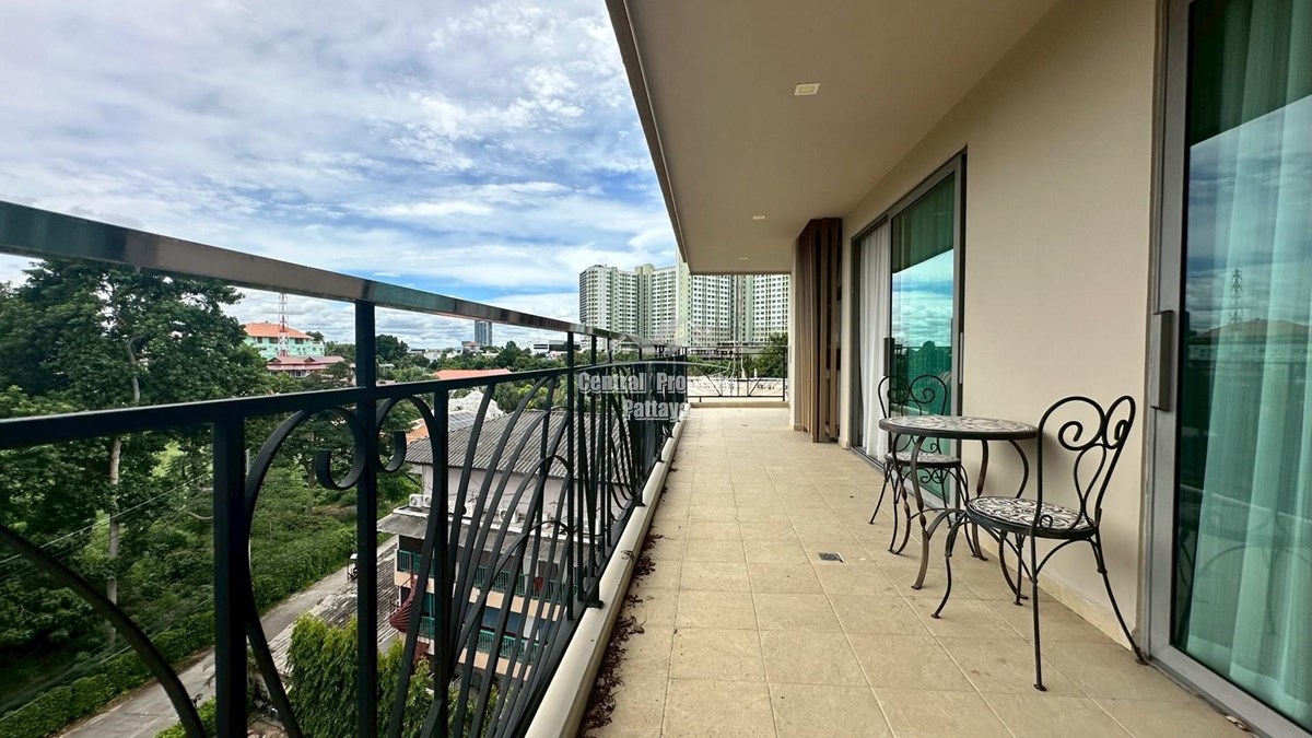 Spacious Corner Residence with Panoramic Views – The Tropicana, Pattaya