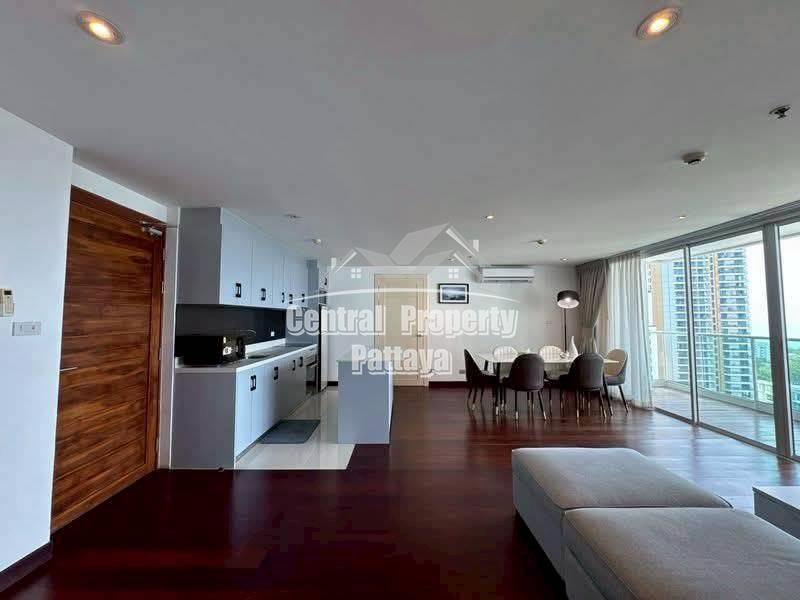 High-Rise Condominium Near Cozy Beach Offering Sea Views and Exclusive Pratumnak Living.