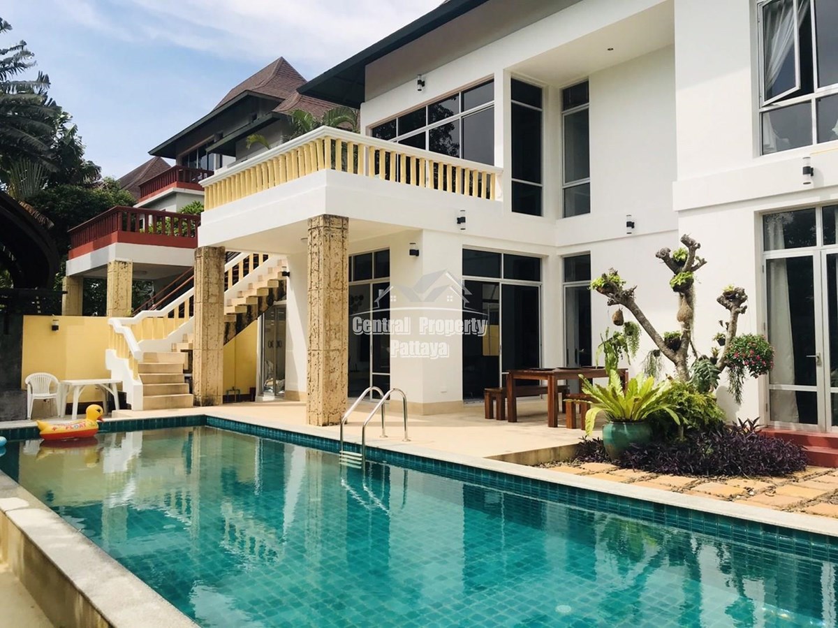 Beautiful Thai Bali Style Pool Villa just 2 minutes drive to the end of Jomtien beach road