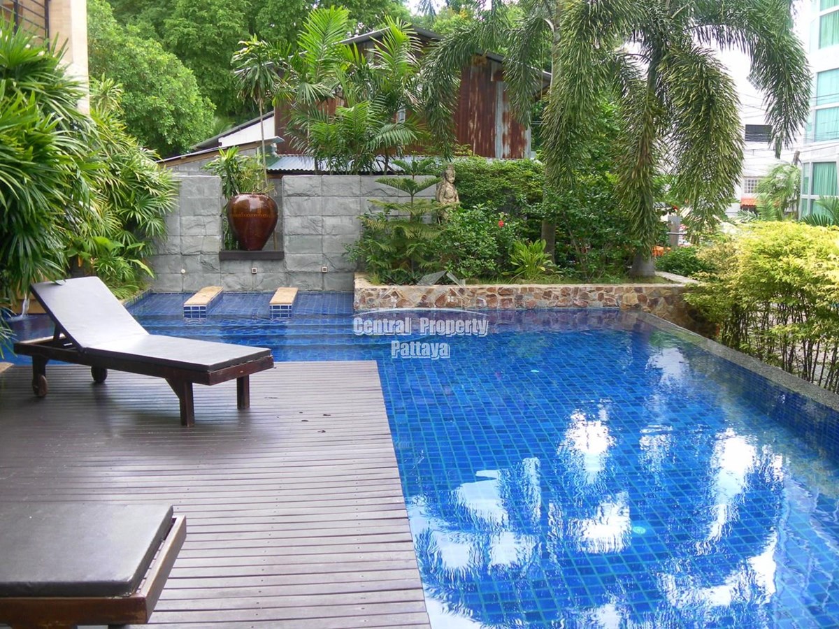  A low rise 2 bedrooms condo in Pratumnak between Pattaya and Jomtien for rent and sale.