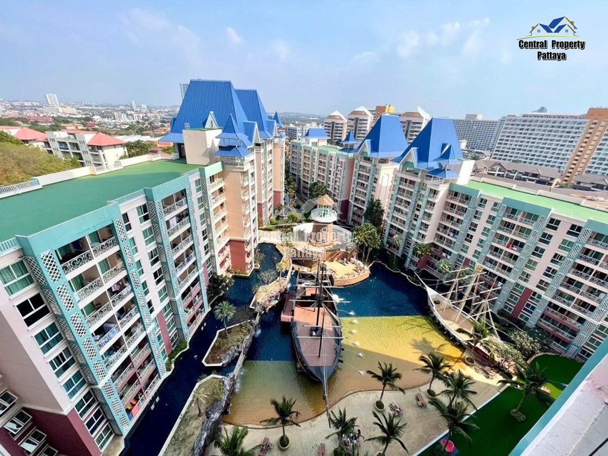 Direct from developer, newly built, modern, fully furnished 1 bedroom, 1 bathroom in central Jomtien.  