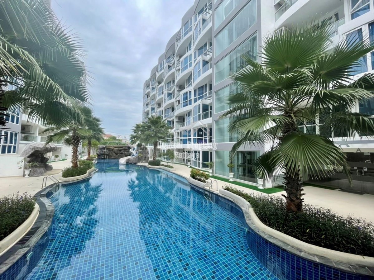 One Bedroom with pool view  for sale in prime location central pattaya.