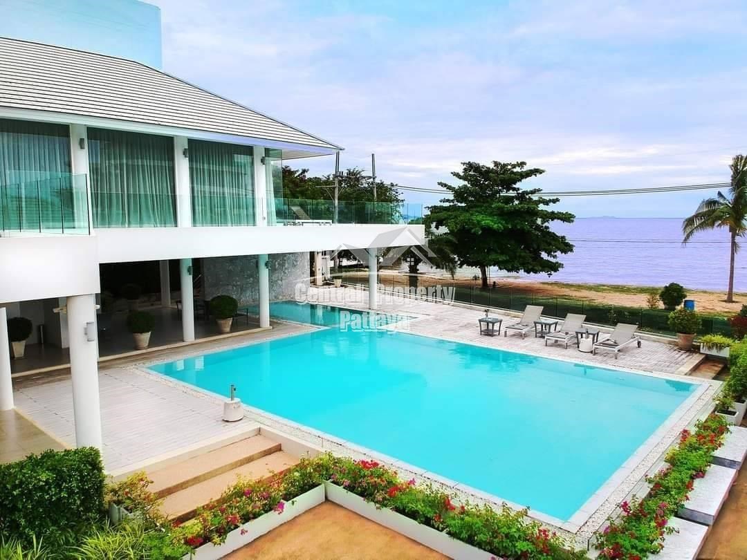 Beachfront, 4 bedroom, 6 bathroom, private pool villa for sale in Bang Lamung.
