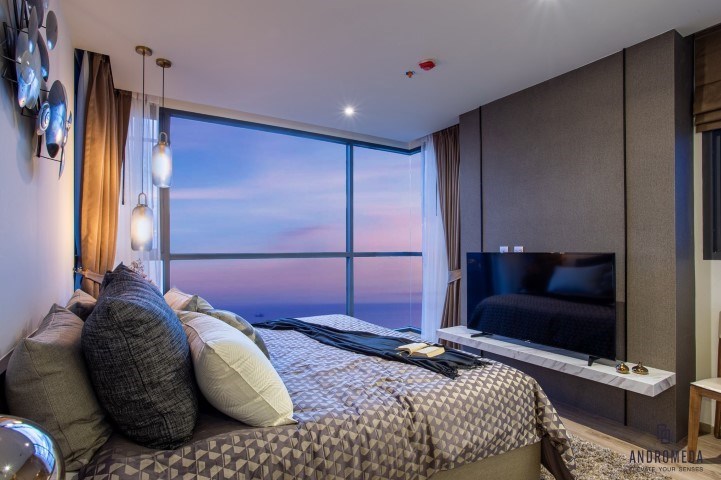 Bedroom with sea view