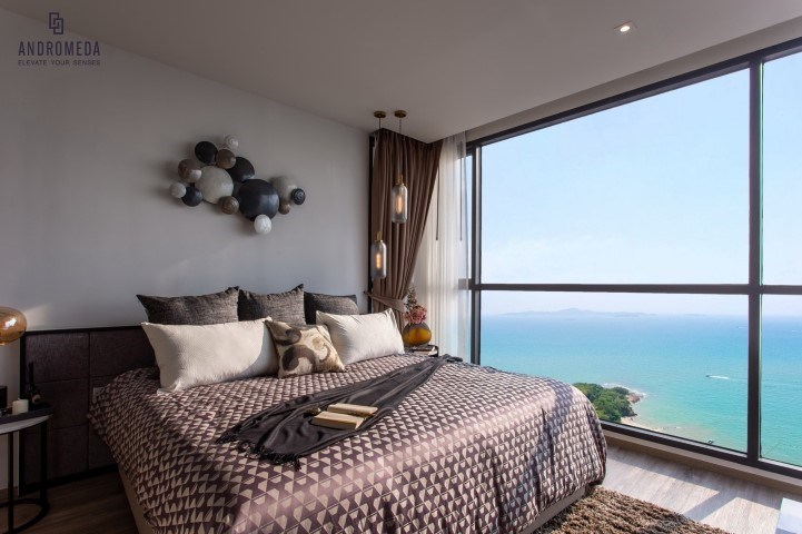 Bedroom with sea view