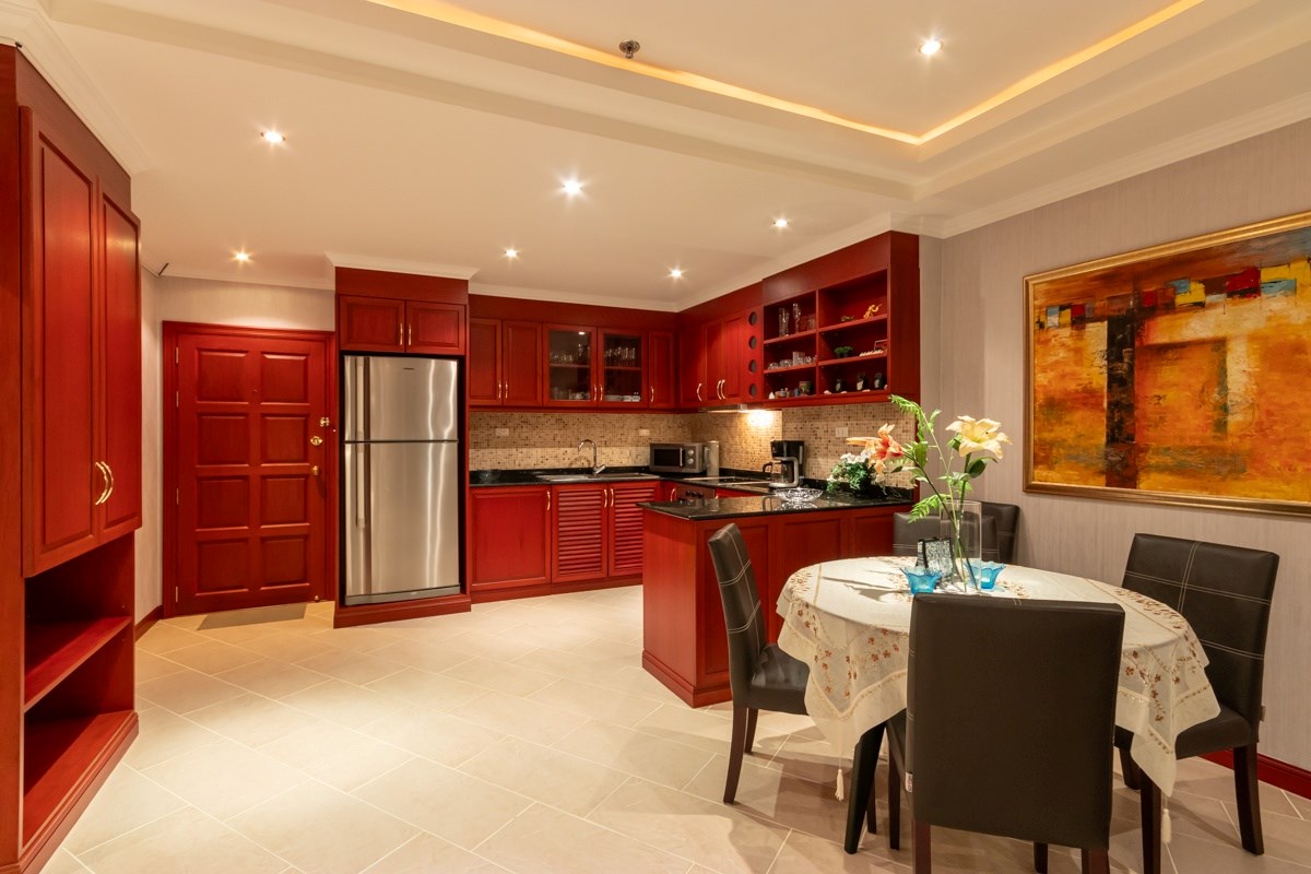 Kitchen & Dining area