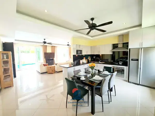 Living room & Dining area 