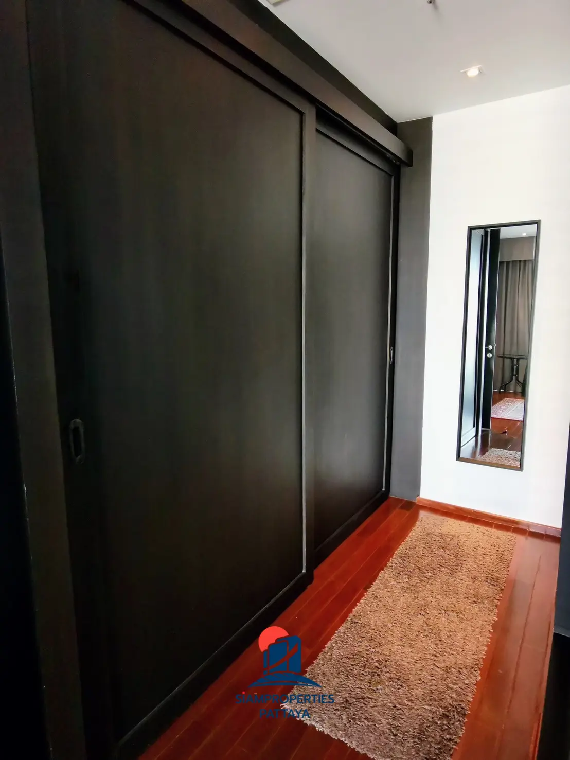 Built-in wardrobe