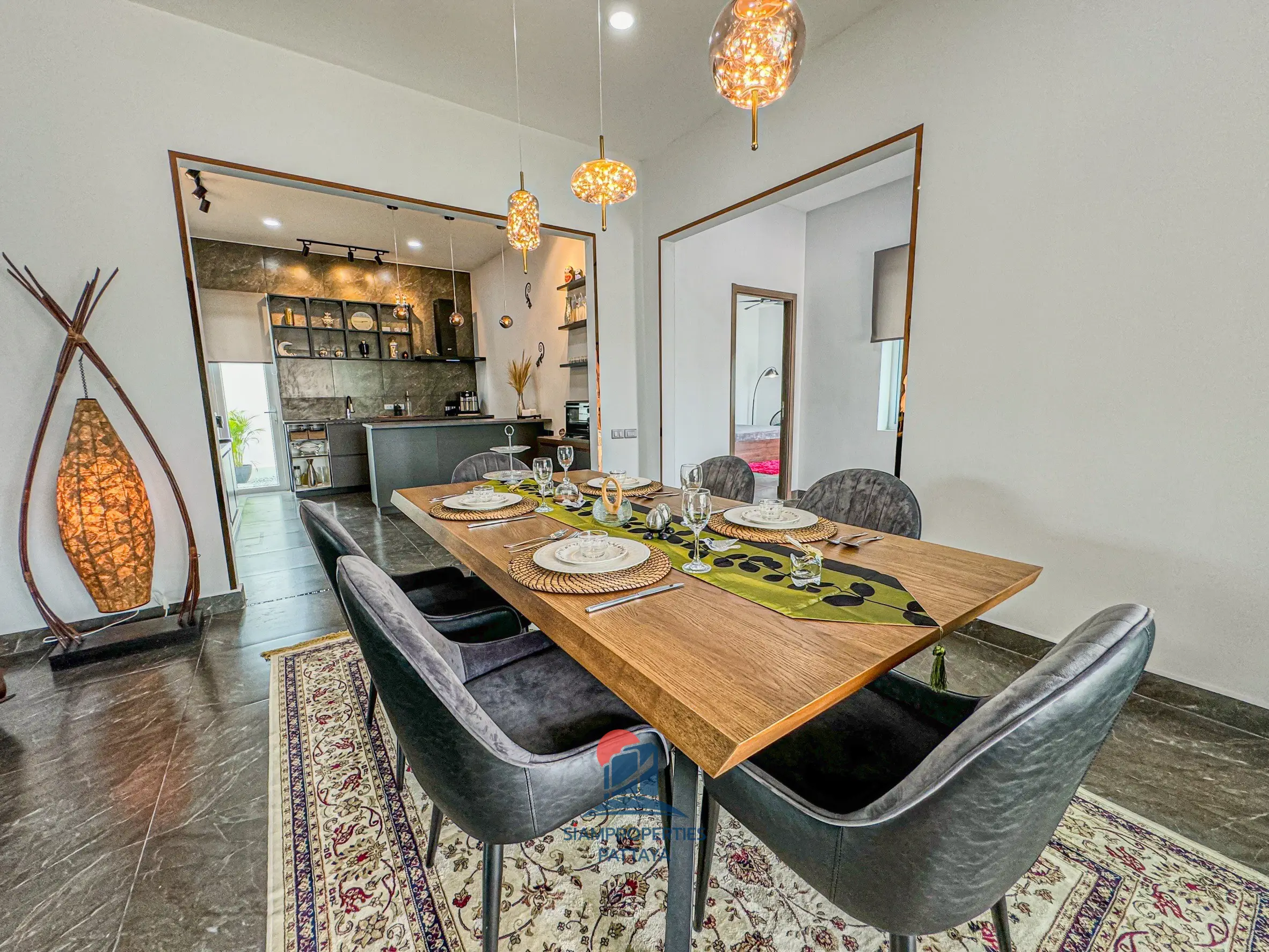 Dining area & Kitchen