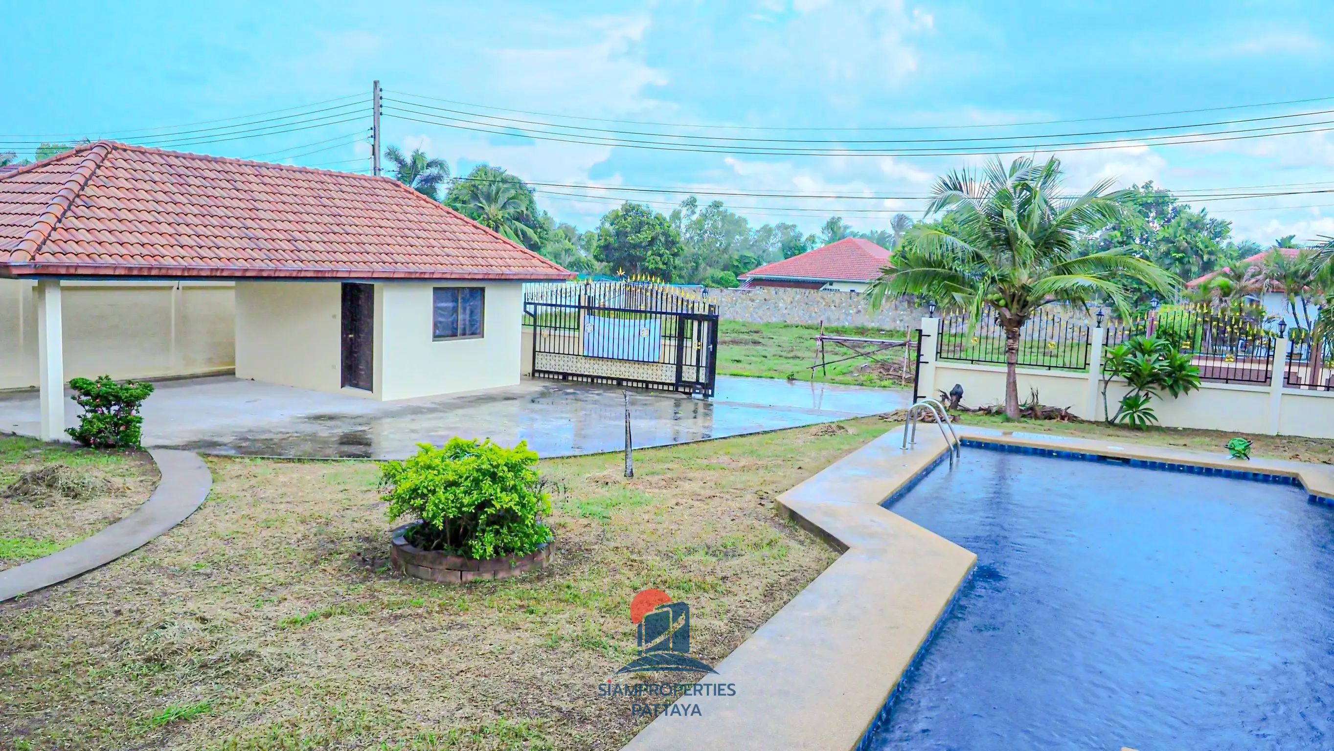 Garden & Private pool