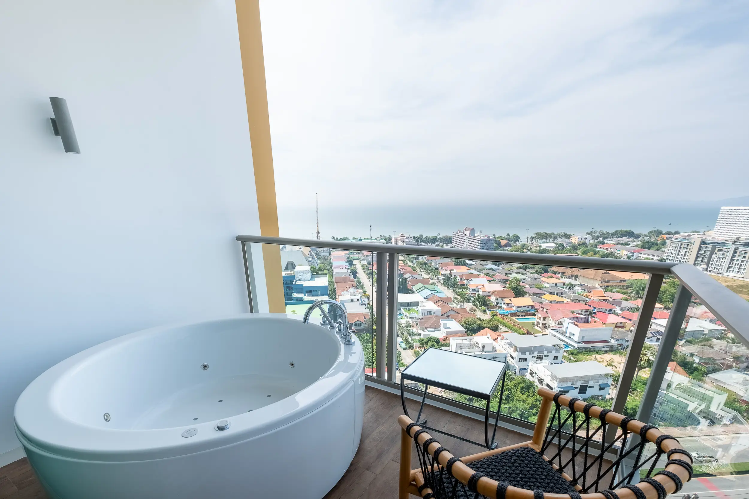 Jacuzzi on the balcony