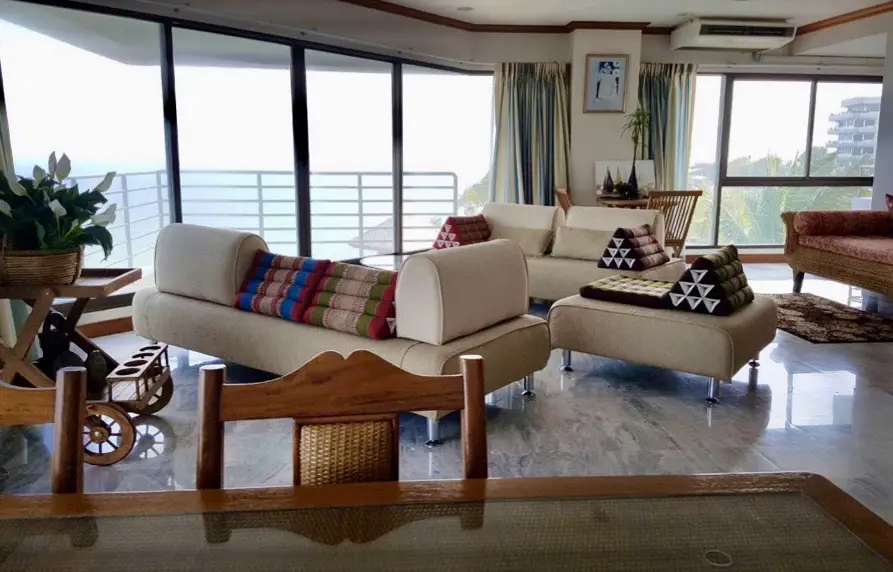 Living room with sea view 