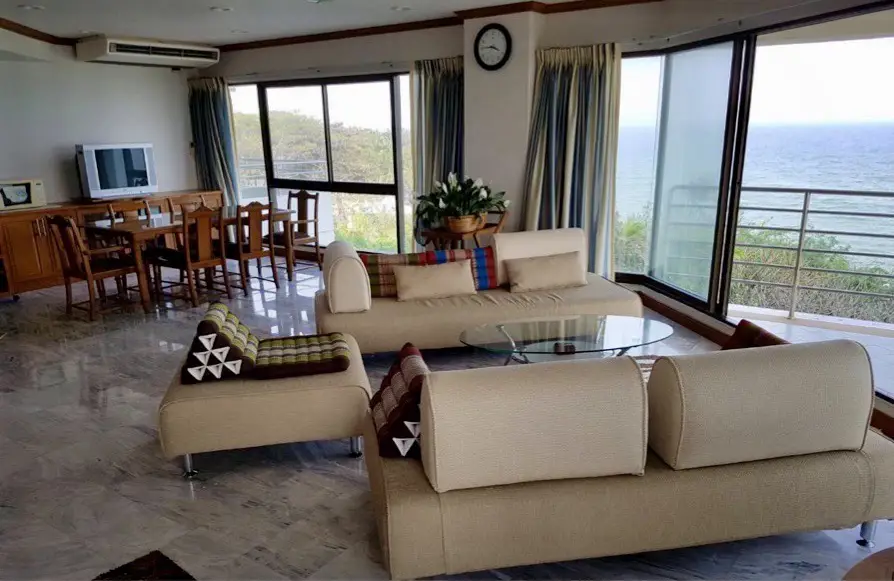 Living room with sea view 