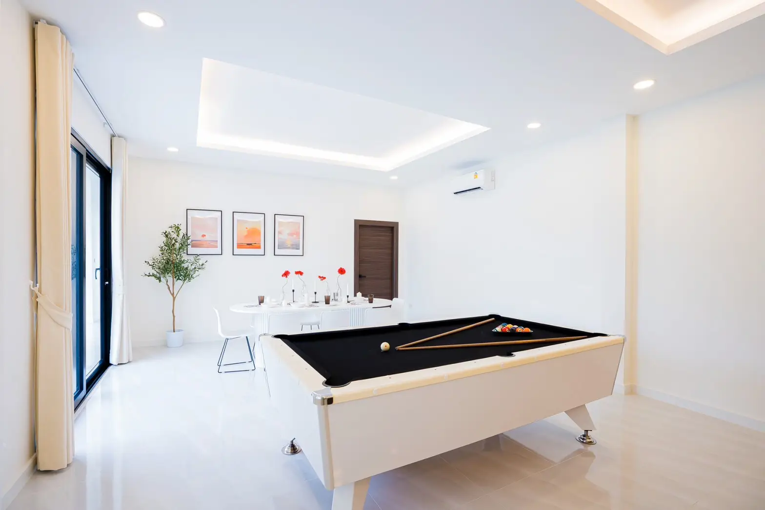 Dining area & Pool table