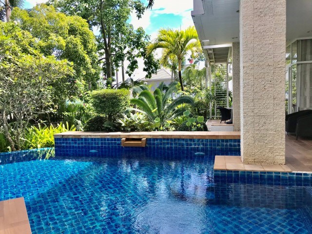 Private pool