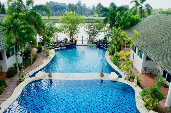 Resort for sale at Phoenix Golf Pattaya
